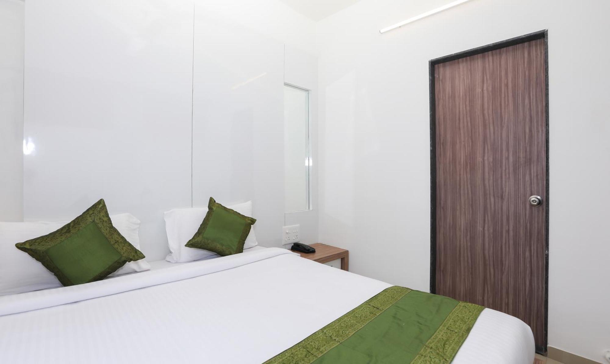 Treebo Sapphire Studio Nashik Luaran gambar